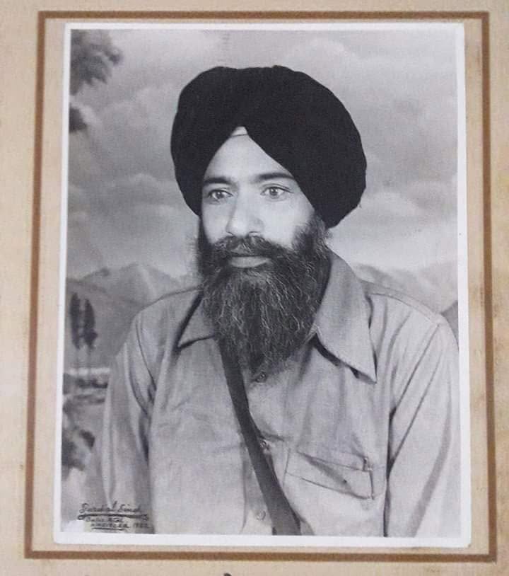 Portrait of Jathedar Dalip Singh Ji, supplied for this archive. A studio mark in the corner appears to name Amritsar.